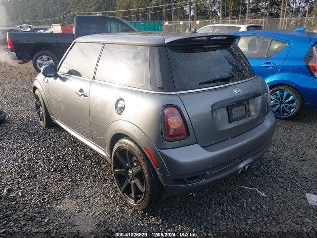 2009 MINI COOPER S WMWMF73549TW80753 Photo 2