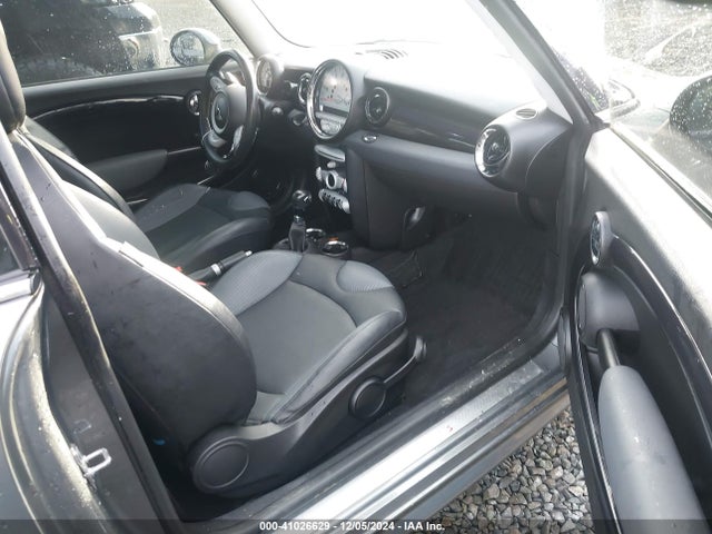 2009 MINI COOPER S WMWMF73549TW80753 Photo 4