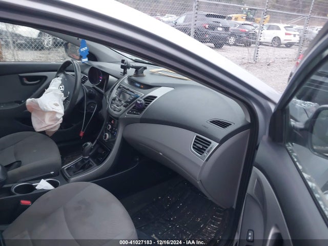 5NPDH4AEXFH568182 Hyundai ELANTRA SE