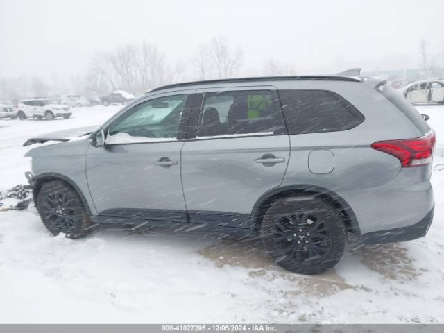 JA4AZ3A31JZ021760 Mitsubishi Outlander Le