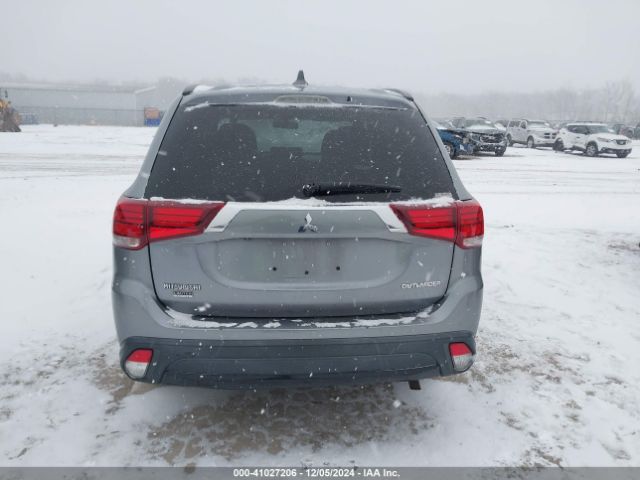JA4AZ3A31JZ021760 Mitsubishi Outlander Le