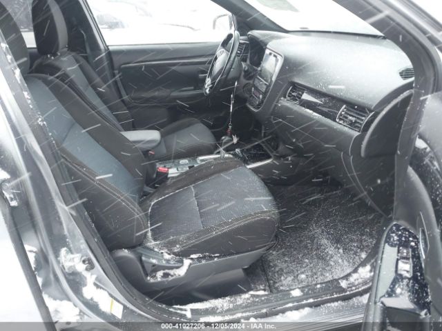 JA4AZ3A31JZ021760 Mitsubishi Outlander Le