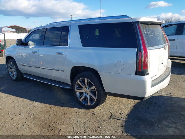 2016 CADILLAC ESCALADE ESV 1GYS4HKJ5GR323106 Photo 2