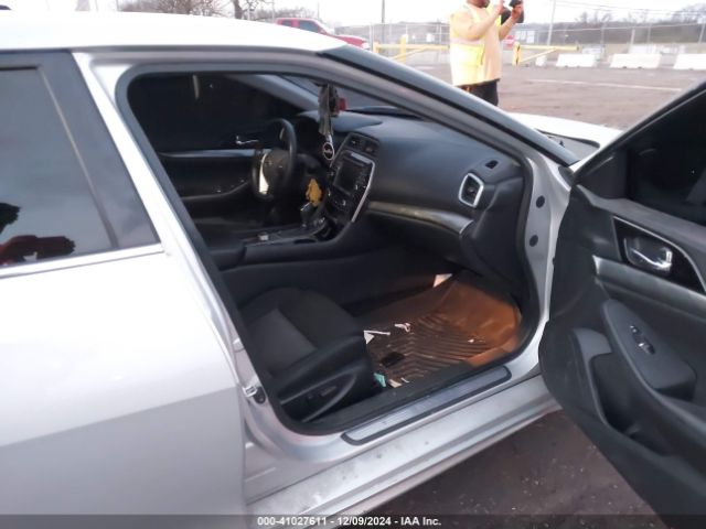 1N4AA6AV6KC360427 Nissan Maxima 3.5 S