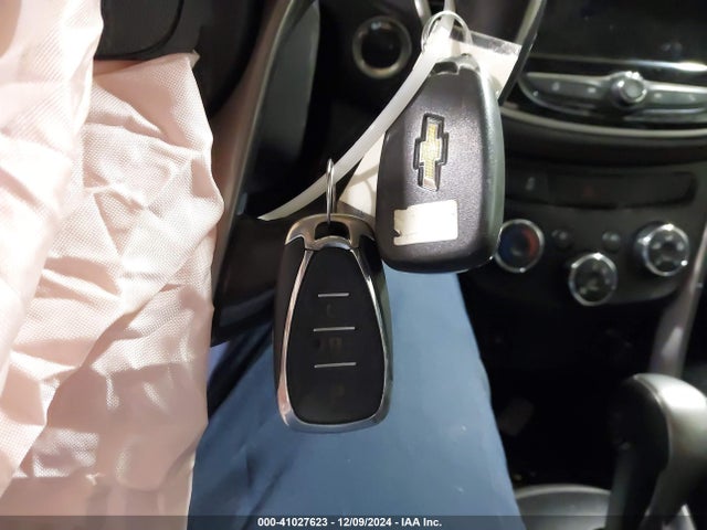 KL7CJPSB0KB899593 Chevrolet Trax Lt