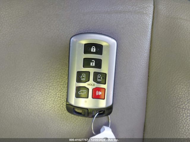 5TDYZ3DC9KS016986 Toyota Sienna Xle 8 Passenger