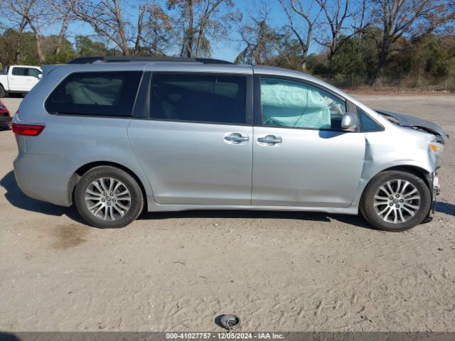 5TDYZ3DC9KS016986 Toyota Sienna Xle 8 Passenger