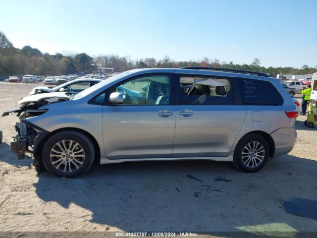 5TDYZ3DC9KS016986 Toyota Sienna Xle 8 Passenger