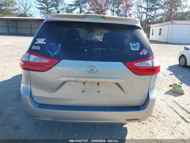 5TDYZ3DC9KS016986 Toyota Sienna Xle 8 Passenger