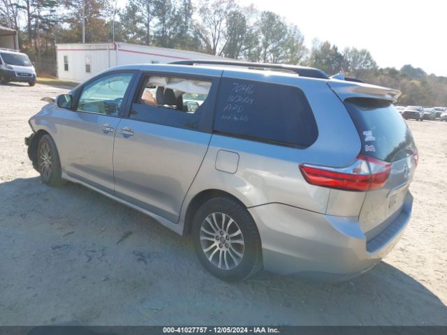 5TDYZ3DC9KS016986 Toyota Sienna Xle 8 Passenger