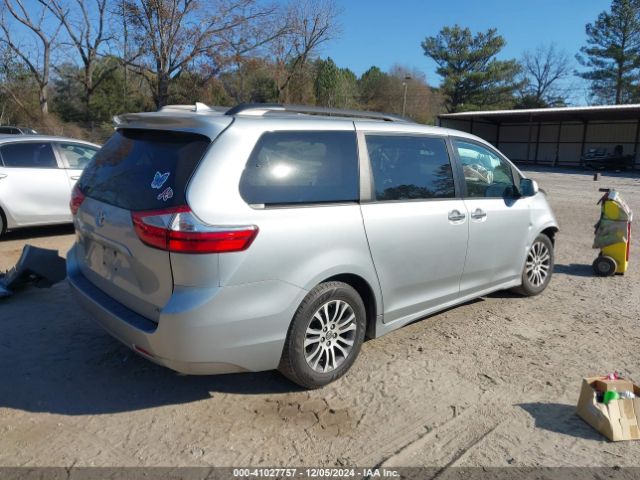 5TDYZ3DC9KS016986 Toyota Sienna Xle 8 Passenger