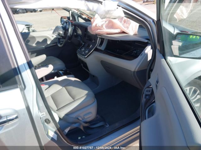 5TDYZ3DC9KS016986 Toyota Sienna Xle 8 Passenger