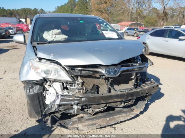 5TDYZ3DC9KS016986 Toyota Sienna Xle 8 Passenger