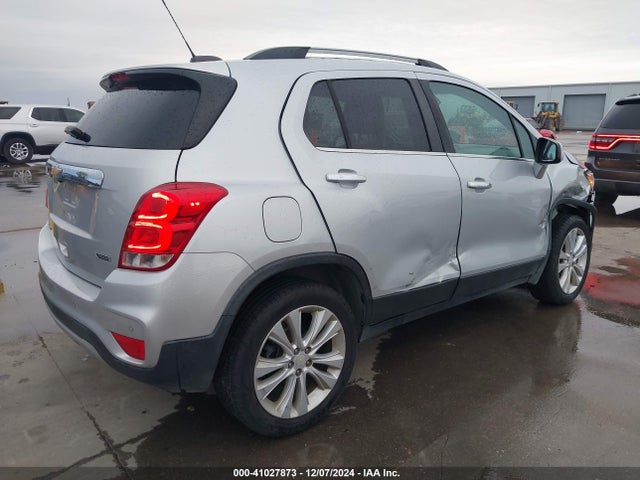 3GNCJRSB0HL195696 Chevrolet Trax Premier