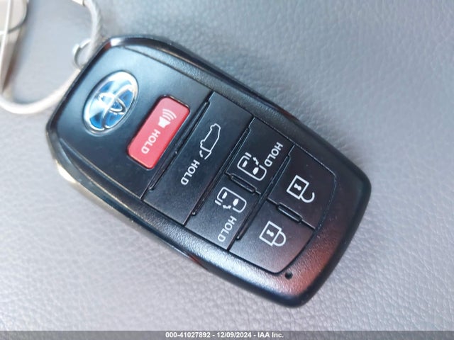 5TDYRKEC1RS191042 Toyota SIENNA XLE