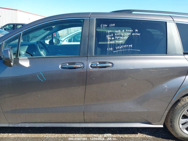 5TDYRKEC1RS191042 Toyota SIENNA XLE