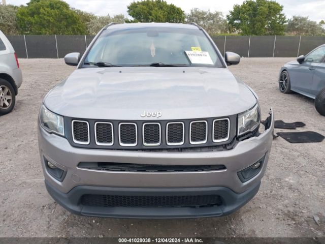 3C4NJCBB9KT686242 Jeep Compass Latitude Fwd