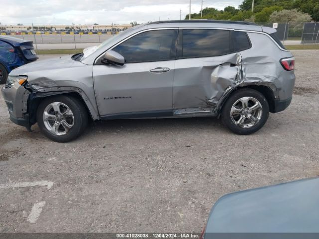 3C4NJCBB9KT686242 Jeep Compass Latitude Fwd