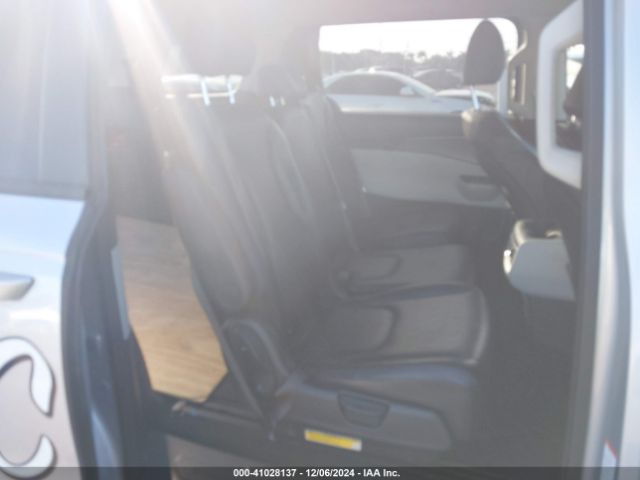 KNDNB4H35P6251576 KIA Carnival Mpv Lx Seat Package