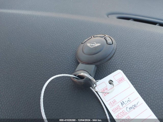 2010 MINI COOPER CLUBMAN WMWML3C53ATX38163 Photo 10