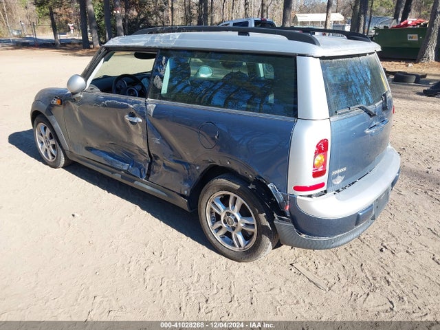 2010 MINI COOPER CLUBMAN WMWML3C53ATX38163 Photo 2