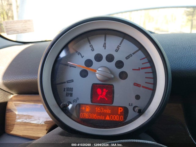 2010 MINI COOPER CLUBMAN WMWML3C53ATX38163 Photo 6