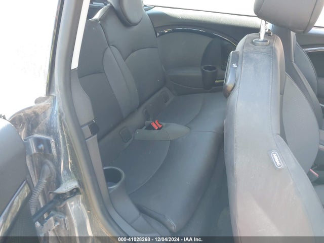 2010 MINI COOPER CLUBMAN WMWML3C53ATX38163 Photo 7