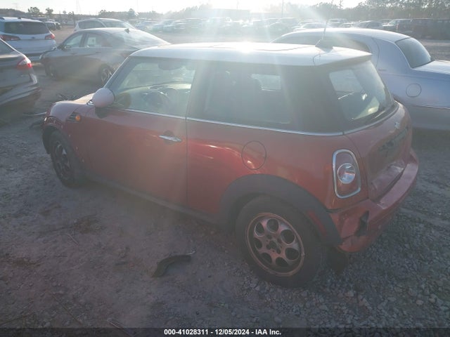 2012 MINI COOPER WMWSU3C58CT255467 Photo 2