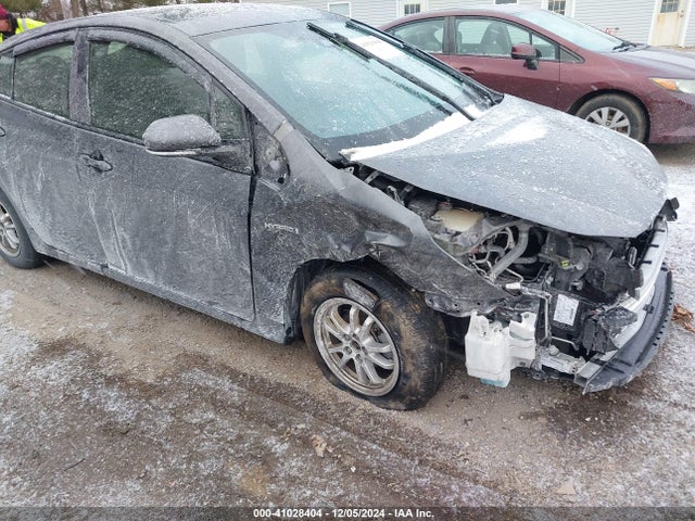 Toyota Prius Two Eco 2018 JTDKARFU6J3066959 Image 18