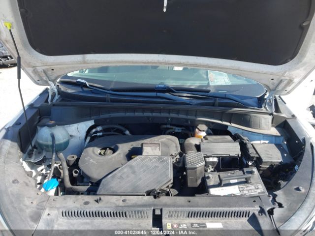 KM8J33A4XHU505767 Hyundai TUCSON SE