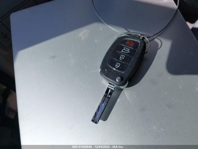 KM8J33A4XHU505767 Hyundai TUCSON SE