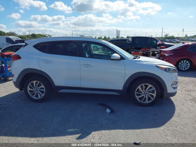 KM8J33A4XHU505767 Hyundai TUCSON SE