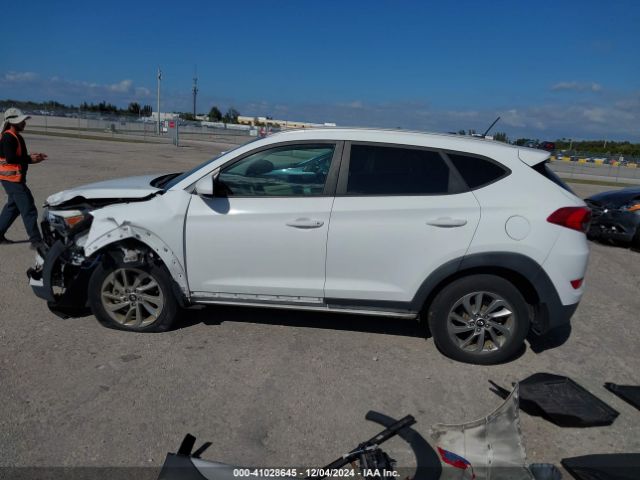 KM8J33A4XHU505767 Hyundai TUCSON SE