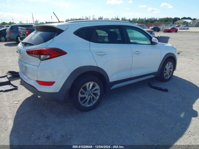 KM8J33A4XHU505767 Hyundai TUCSON SE
