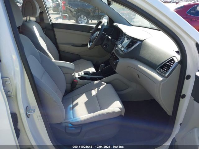 KM8J33A4XHU505767 Hyundai TUCSON SE
