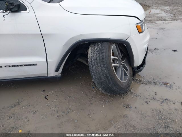 1C4RJFAG2LC335945 Jeep Grand Cherokee Laredo E 4x4