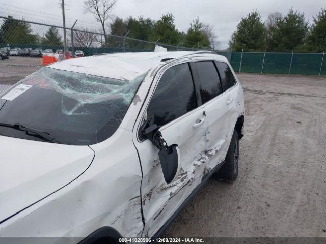 1C4RJFAG2LC335945 Jeep Grand Cherokee Laredo E 4x4