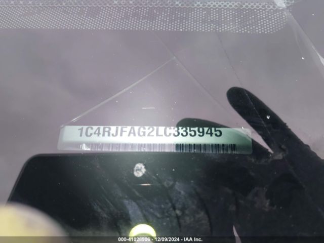 1C4RJFAG2LC335945 Jeep Grand Cherokee Laredo E 4x4