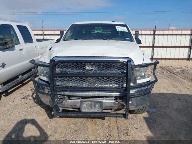 3C6UR5HJ3JG364581 RAM 2500 Tradesman  4x4 8' Box