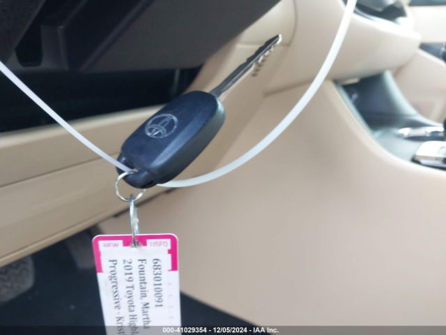 5TDZZRFH8KS352337 Toyota Highlander Le Plus