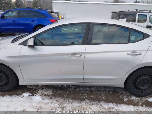 5NPD74LF0HH211279 Hyundai ELANTRA SE