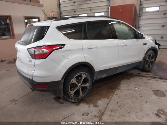 1FMCU9HD8JUB21538 Ford ESCAPE SEL