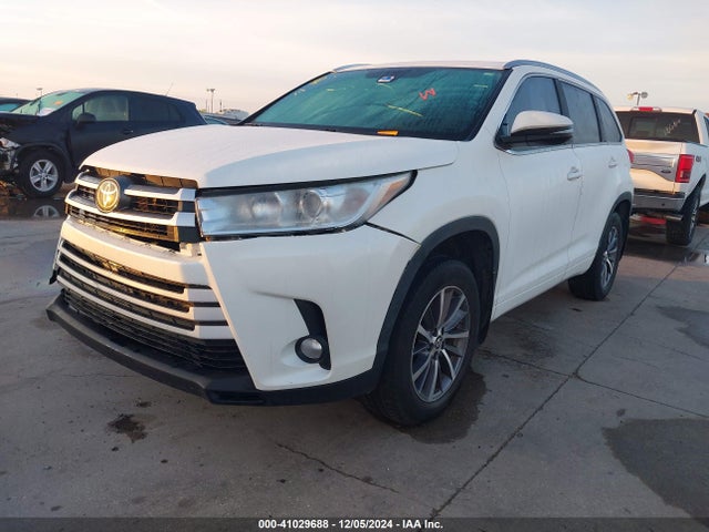 Toyota Highlander Xle 2017 5TDJZRFH8HS367247 Image 2