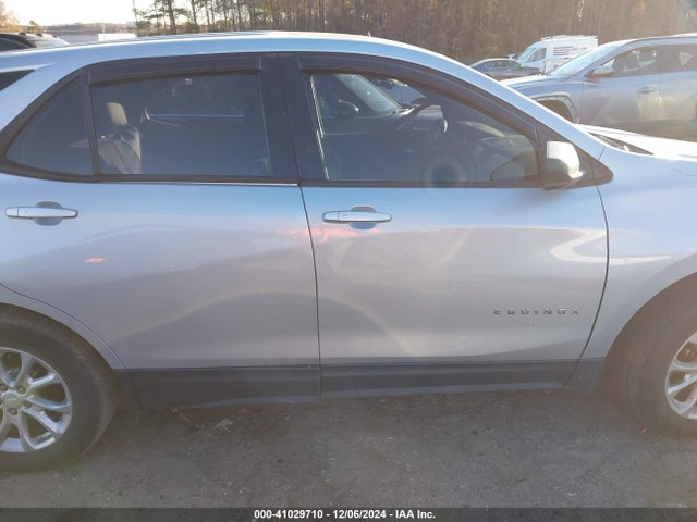 Chevrolet EQUINOX LS 2018 2GNAXREV2J6110038 Image 13