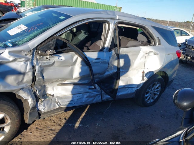 Chevrolet EQUINOX LS 2018 2GNAXREV2J6110038 Image 14