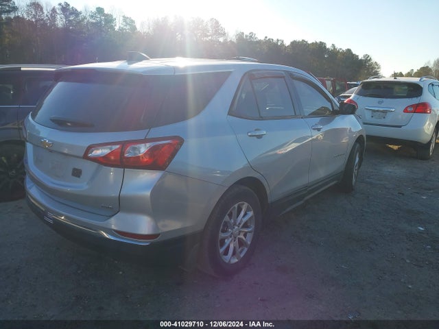 Chevrolet EQUINOX LS 2018 2GNAXREV2J6110038 Image 4