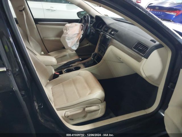 1VWBT7A31HC024686 Volkswagen Passat 1.8t Se