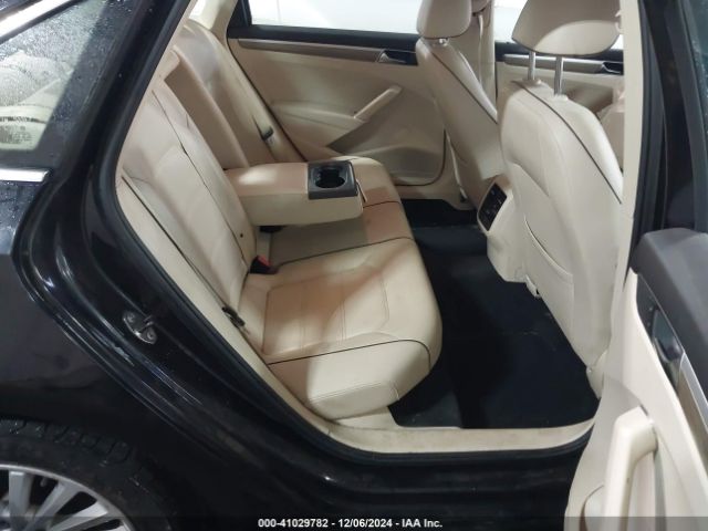 1VWBT7A31HC024686 Volkswagen Passat 1.8t Se