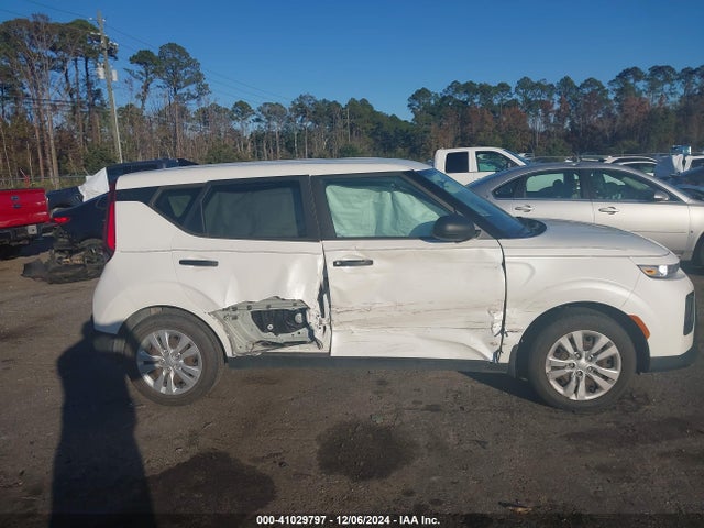 KIA SOUL LX 2020 KNDJ22AU4L7703544 Image 13