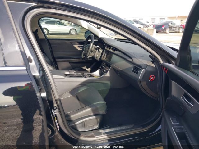 SAJBD4BV2GCY07675 Jaguar Xf 35t Premium